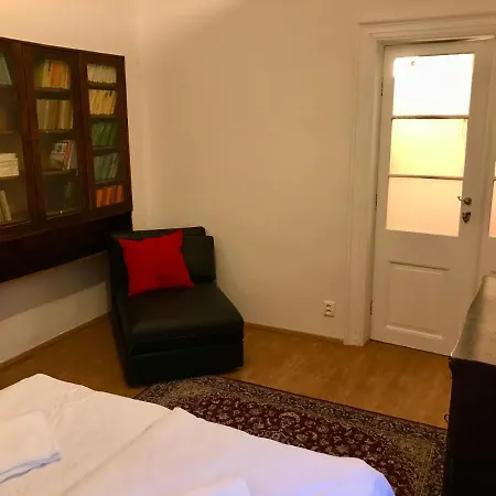 Kristian's Old Town Sq. Apartman