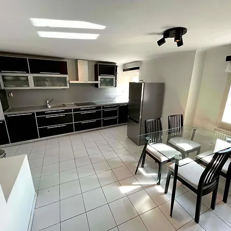 Kristian's Old Town Sq. Apartman *
